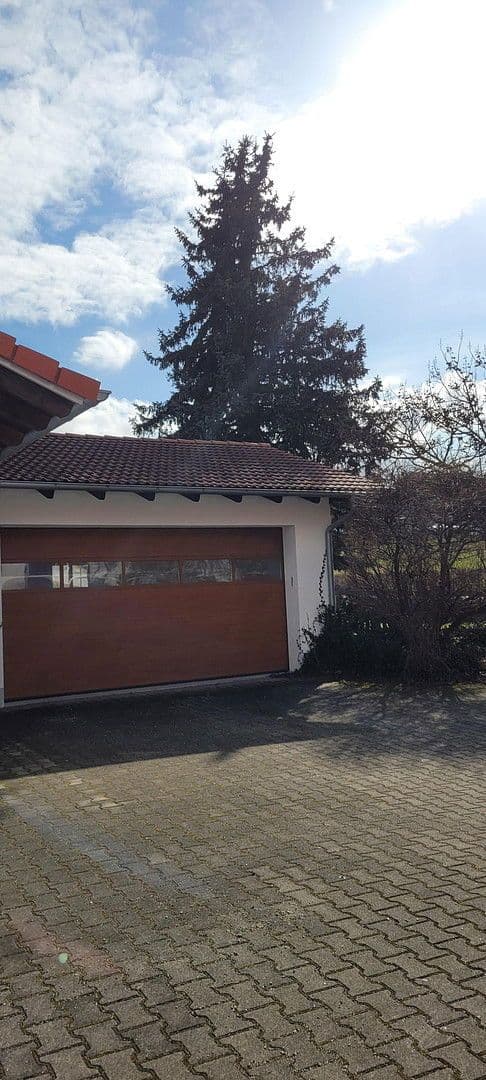 Predaj domu 140 m², pozemek 2.097 m², Unterdietfurt, Bavorsko Predaj domu 140 m², pozemek 2.097 m², Unterdietfurt, Bavorsko