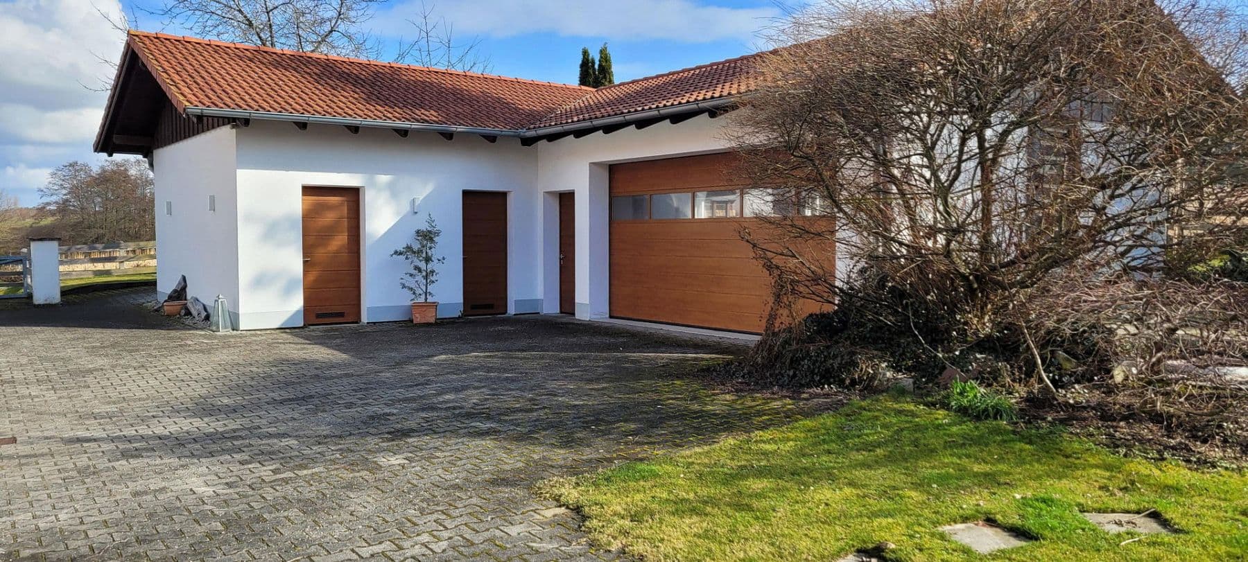 Predaj domu 140 m², pozemek 2.097 m², Unterdietfurt, Bavorsko Predaj domu 140 m², pozemek 2.097 m², Unterdietfurt, Bavorsko