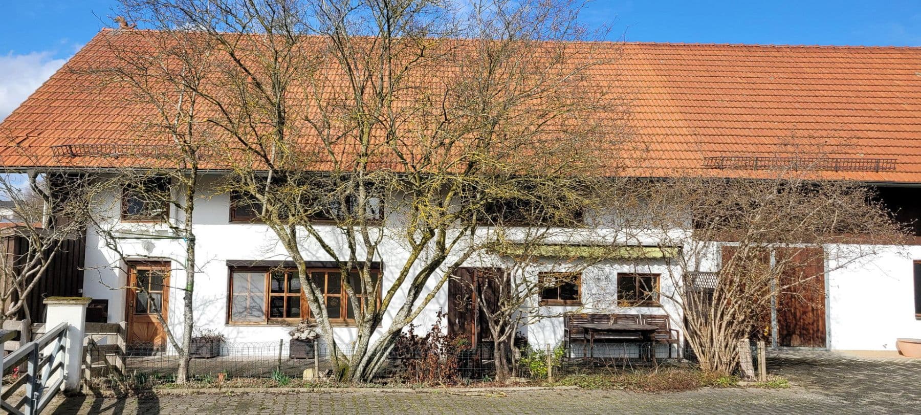 Predaj domu 140 m², pozemek 2.097 m², Unterdietfurt, Bavorsko Predaj domu 140 m², pozemek 2.097 m², Unterdietfurt, Bavorsko