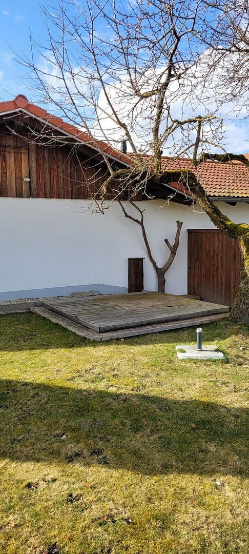 Predaj domu 140 m², pozemek 2.097 m², Unterdietfurt, Bavorsko Predaj domu 140 m², pozemek 2.097 m², Unterdietfurt, Bavorsko