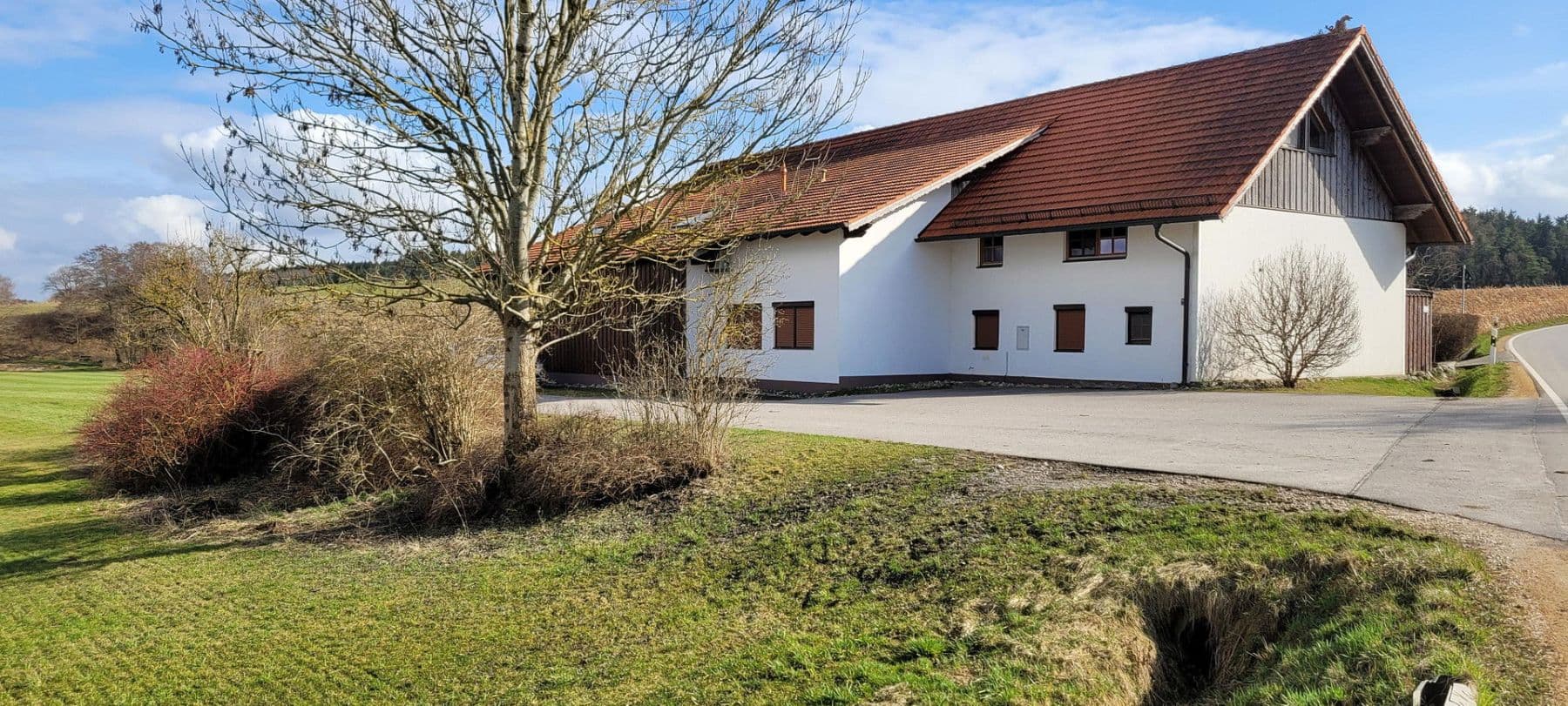 Predaj domu 140 m², pozemek 2.097 m², Unterdietfurt, Bavorsko Predaj domu 140 m², pozemek 2.097 m², Unterdietfurt, Bavorsko