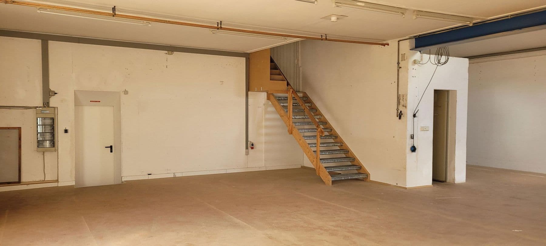 Predaj domu 140 m², pozemek 2.097 m², Unterdietfurt, Bavorsko Predaj domu 140 m², pozemek 2.097 m², Unterdietfurt, Bavorsko