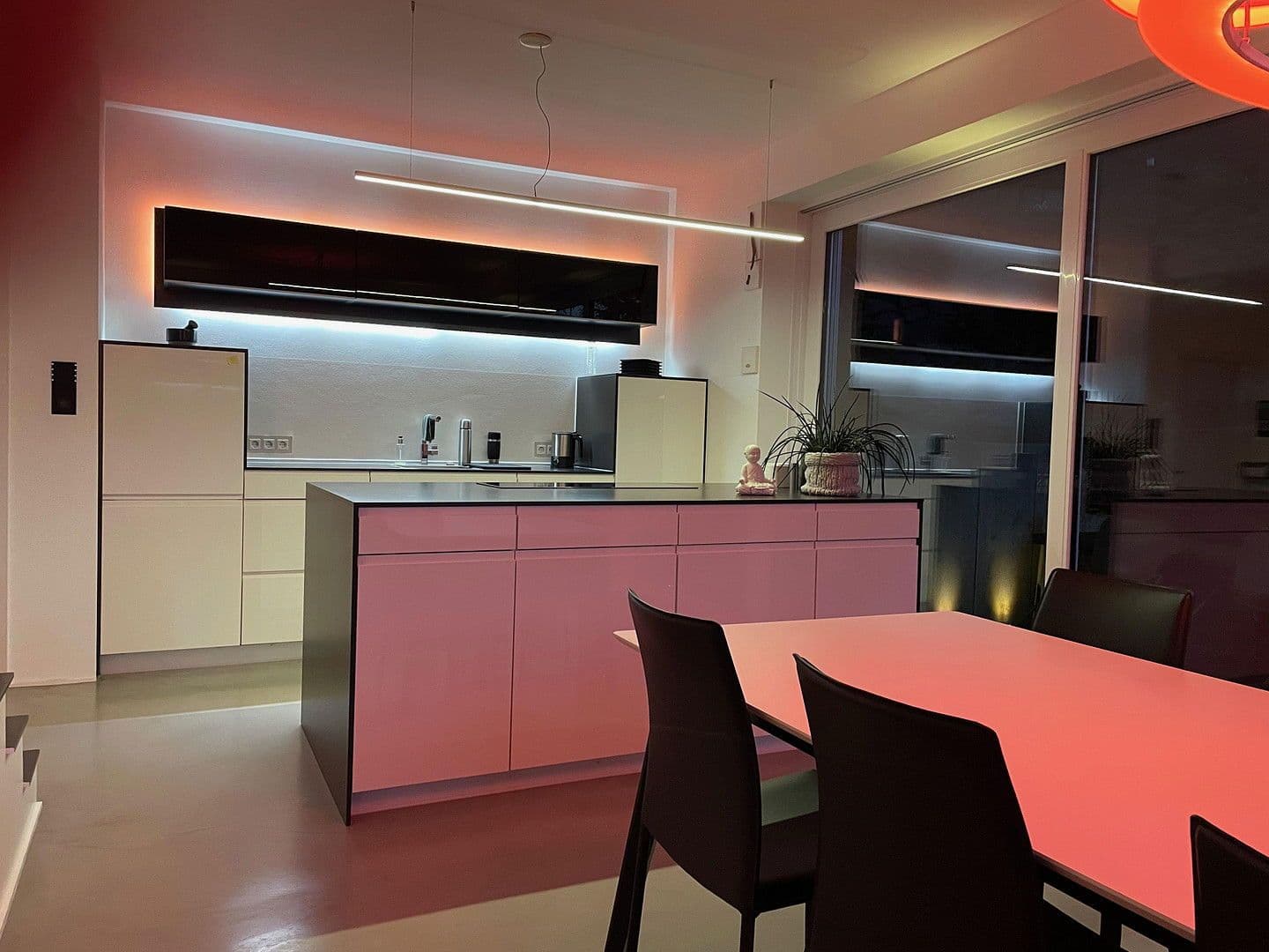 Predaj domu 230 m², pozemek 660 m², Mittenaar, Hesensko Predaj domu 230 m², pozemek 660 m², Mittenaar, Hesensko