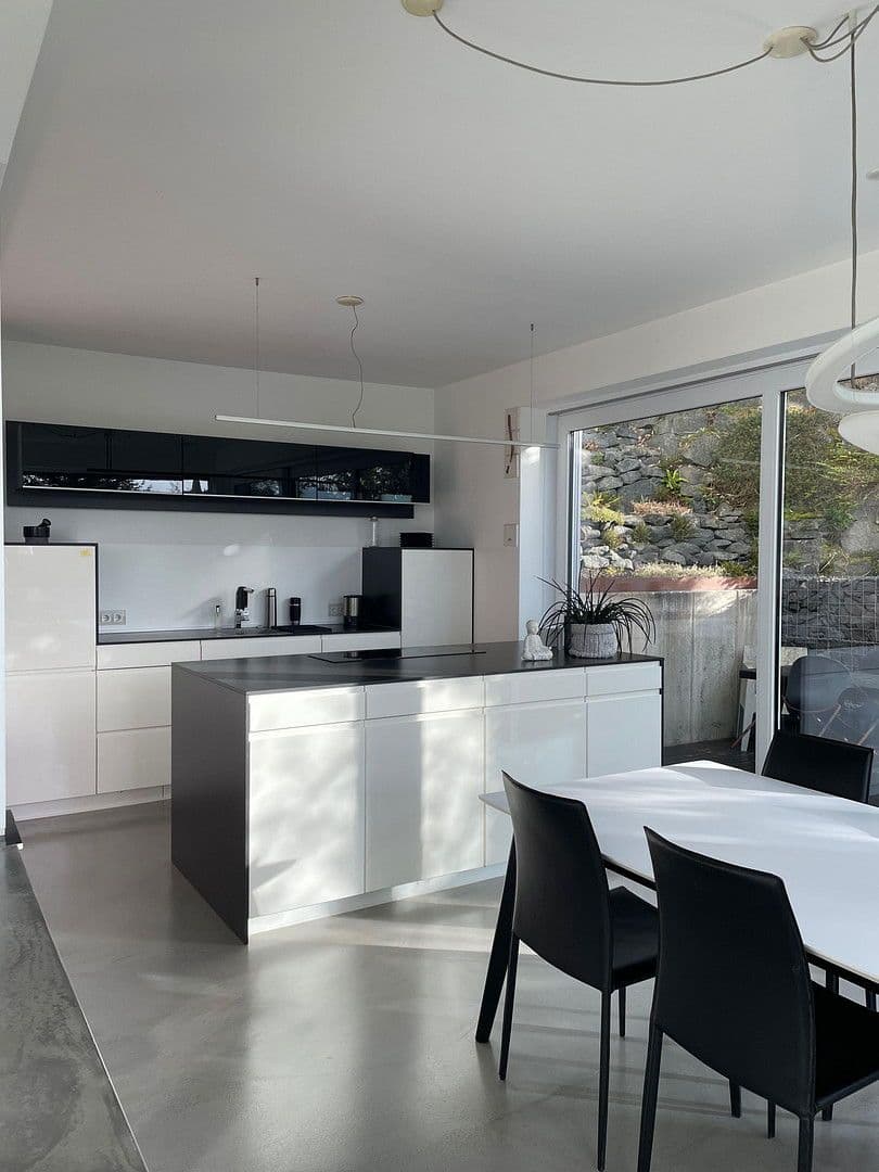 Predaj domu 230 m², pozemek 660 m², Mittenaar, Hesensko Predaj domu 230 m², pozemek 660 m², Mittenaar, Hesensko