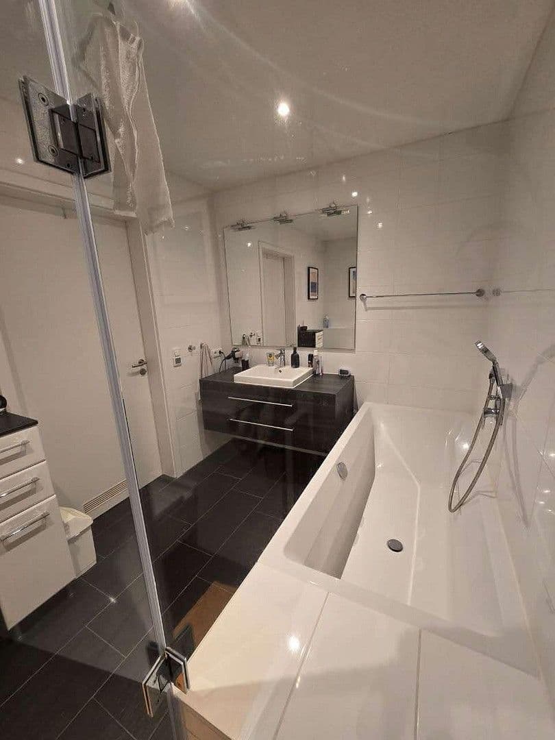 Prenájom bytu 2-izbový 68 m², An der Lindenallee 24, Frankfurt am Main, Hesensko Prenájom bytu 2-izbový 68 m², An der Lindenallee 24, Frankfurt am Main, Hesensko