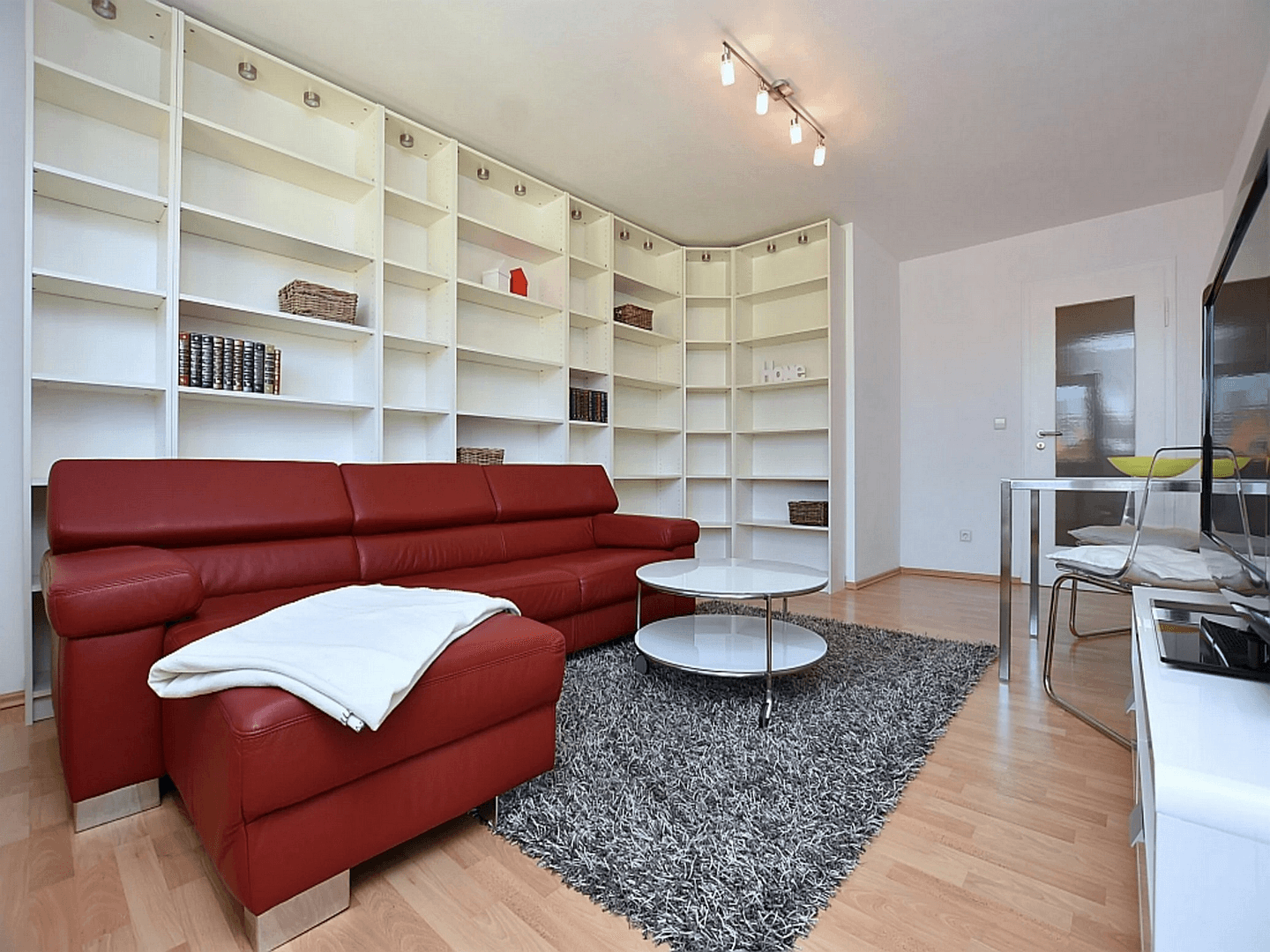 Prenájom bytu 2-izbový 54 m², Stuttgart, Bádensko-Wurttembersko Prenájom bytu 2-izbový 54 m², Stuttgart, Bádensko-Wurttembersko