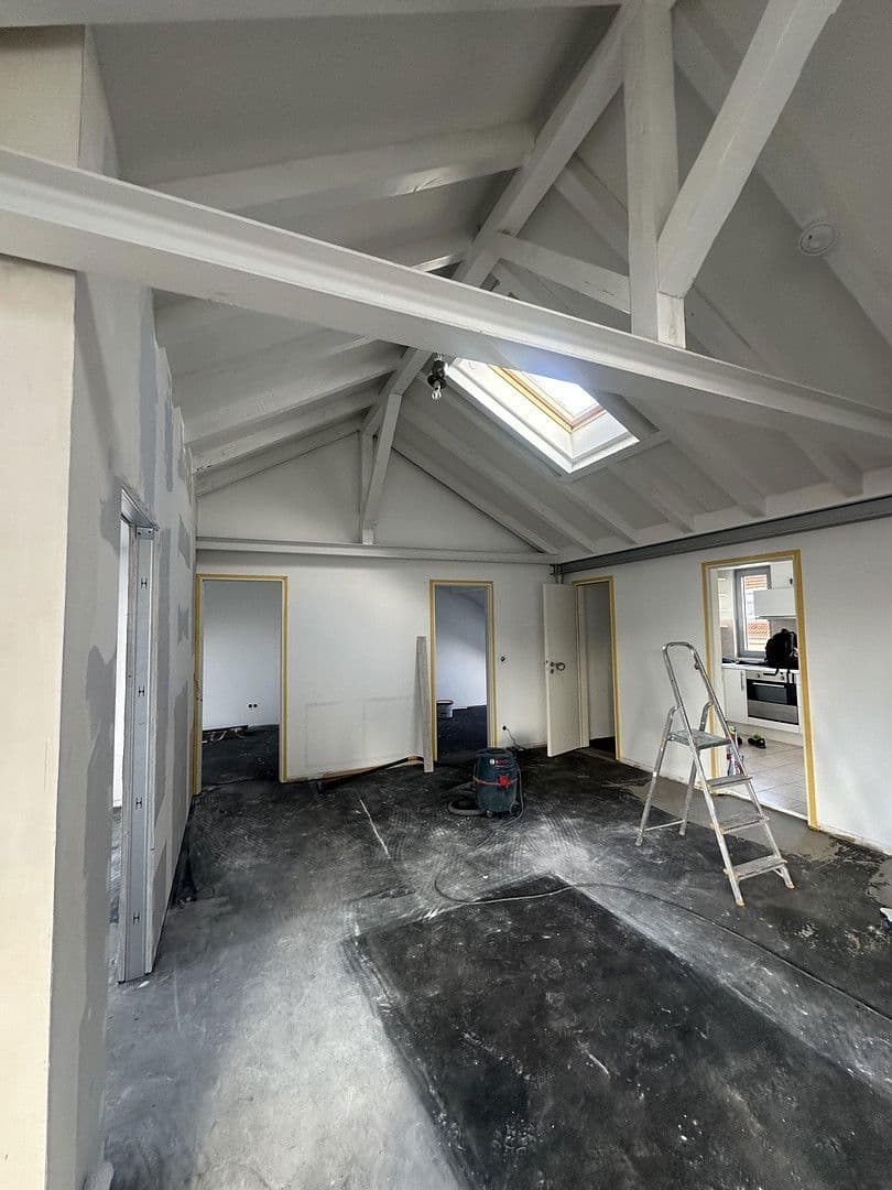 Prenájom bytu 4-izbový 132 m², Mannheim, Bádensko-Wurttembersko Prenájom bytu 4-izbový 132 m², Mannheim, Bádensko-Wurttembersko