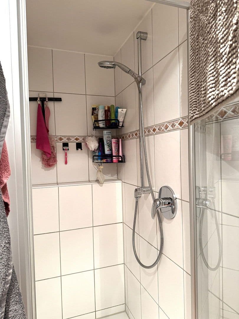 Prenájom bytu 3-izbový 85 m², Kraienbruch 52, Essen, Severné Porýnie - Westfálsko Prenájom bytu 3-izbový 85 m², Kraienbruch 52, Essen, Severné Porýnie - Westfálsko