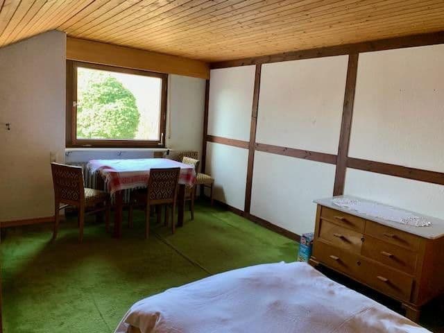 Predaj domu 190 m², pozemek 1.374 m², Reutlingen, Bádensko-Wurttembersko Predaj domu 190 m², pozemek 1.374 m², Reutlingen, Bádensko-Wurttembersko