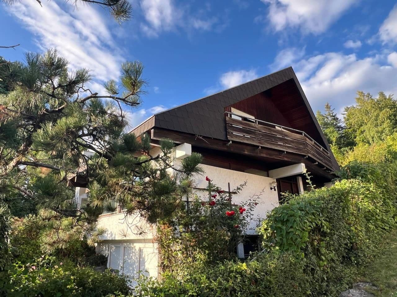 Predaj domu 190 m², pozemek 1.374 m², Reutlingen, Bádensko-Wurttembersko Predaj domu 190 m², pozemek 1.374 m², Reutlingen, Bádensko-Wurttembersko