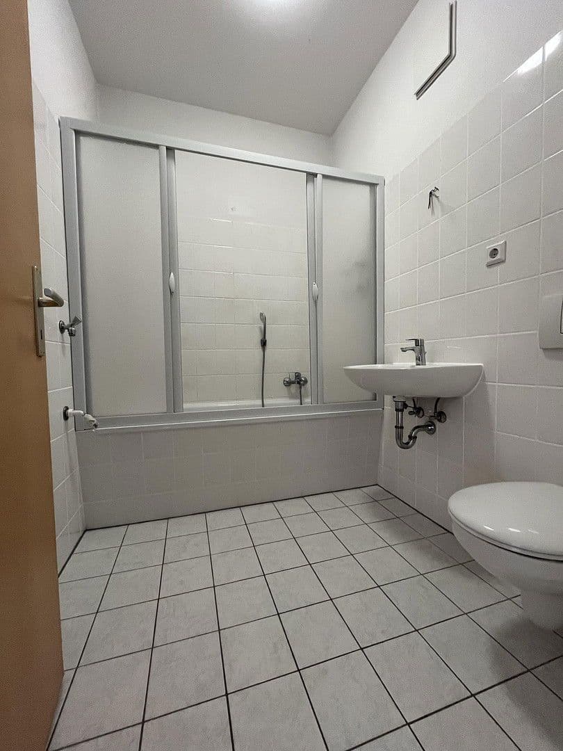 Prenájom bytu 5-izbový 110 m², Voigtstraße 32, Chemnitz, Sasko Prenájom bytu 5-izbový 110 m², Voigtstraße 32, Chemnitz, Sasko