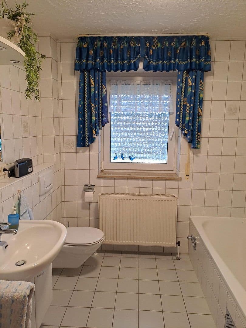 Prenájom bytu 4-izbový 90 m², Adelsdorf, Bavorsko Prenájom bytu 4-izbový 90 m², Adelsdorf, Bavorsko