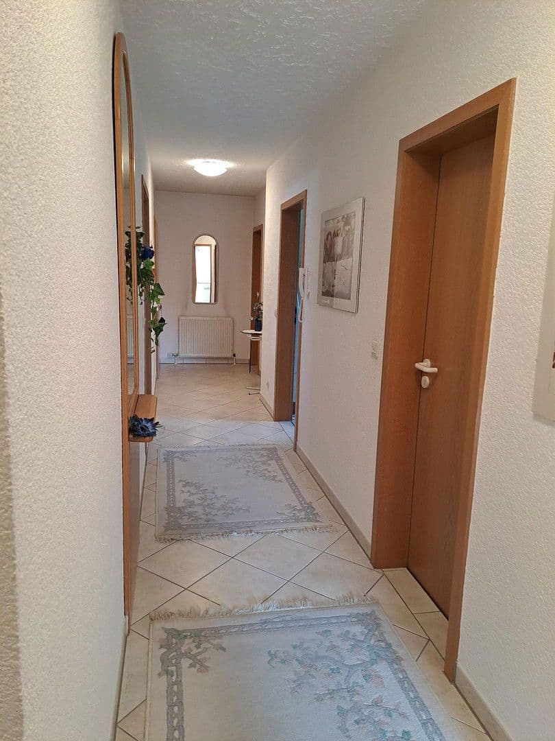 Prenájom bytu 4-izbový 90 m², Adelsdorf, Bavorsko Prenájom bytu 4-izbový 90 m², Adelsdorf, Bavorsko