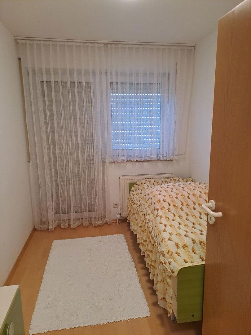 Prenájom bytu 4-izbový 90 m², Adelsdorf, Bavorsko Prenájom bytu 4-izbový 90 m², Adelsdorf, Bavorsko