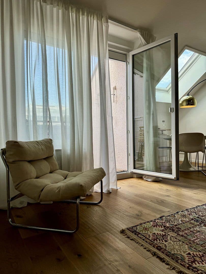 Prenájom bytu 4-izbový 90 m², München, Bavorsko Prenájom bytu 4-izbový 90 m², München, Bavorsko