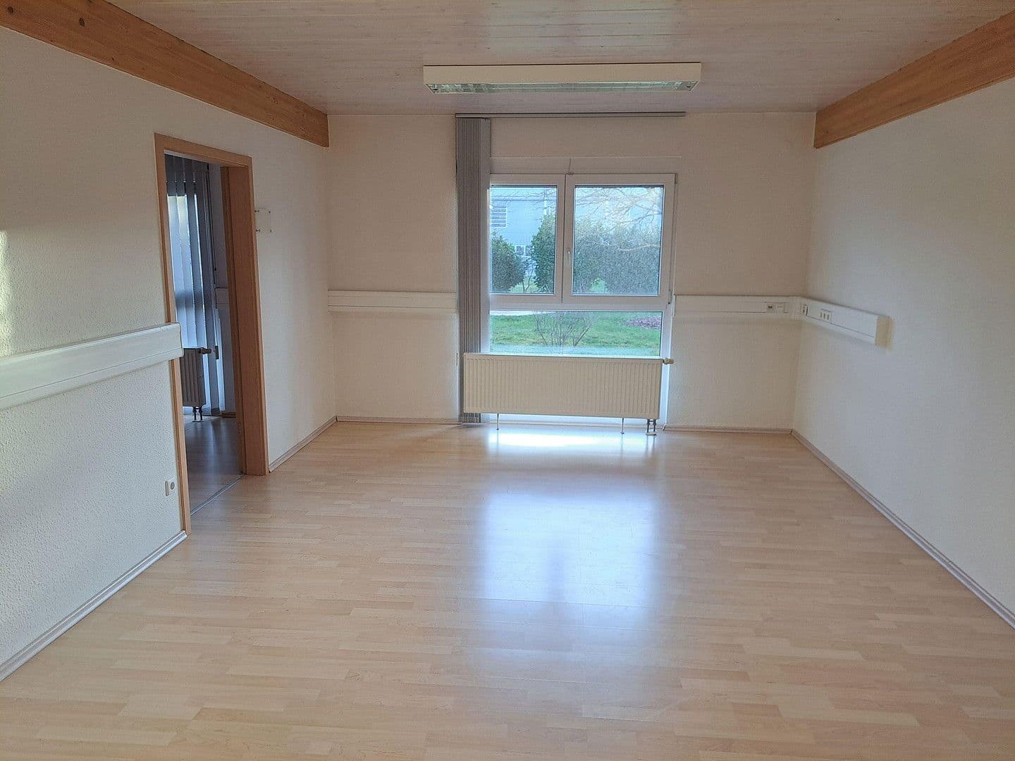 Prenájom kancelárie 120 m², Wagnerstr. 25, Durmersheim, Bádensko-Wurttembersko Prenájom kancelárie 120 m², Wagnerstr. 25, Durmersheim, Bádensko-Wurttembersko