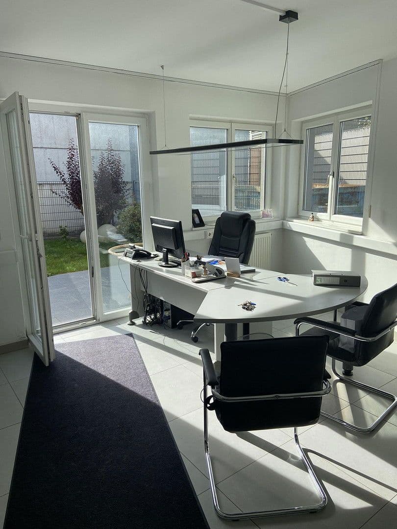 Predaj nebytového priestoru 500 m², Am Römerfeld 6, Hof bei Salzburg, Salzbursko Predaj nebytového priestoru 500 m², Am Römerfeld 6, Hof bei Salzburg, Salzbursko