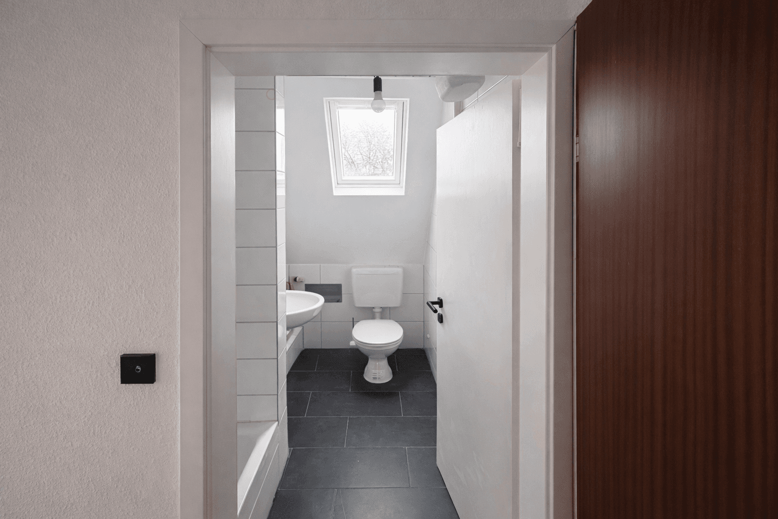 Prenájom bytu 3-izbový 60 m², Eybacher Straße 11/1, Stuttgart-Wangen, Bádensko-Wurttembersko Prenájom bytu 3-izbový 60 m², Eybacher Straße 11/1, Stuttgart-Wangen, Bádensko-Wurttembersko