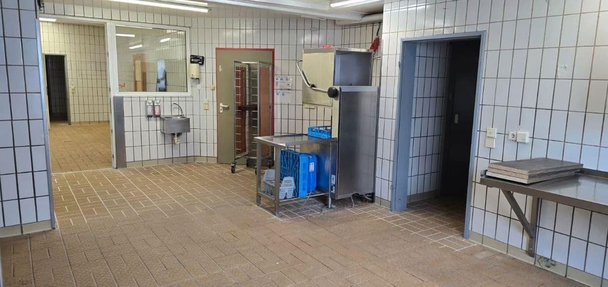 Prenájom nebytového priestoru 300 m², Baden-Baden, Bádensko-Wurttembersko Prenájom nebytového priestoru 300 m², Baden-Baden, Bádensko-Wurttembersko