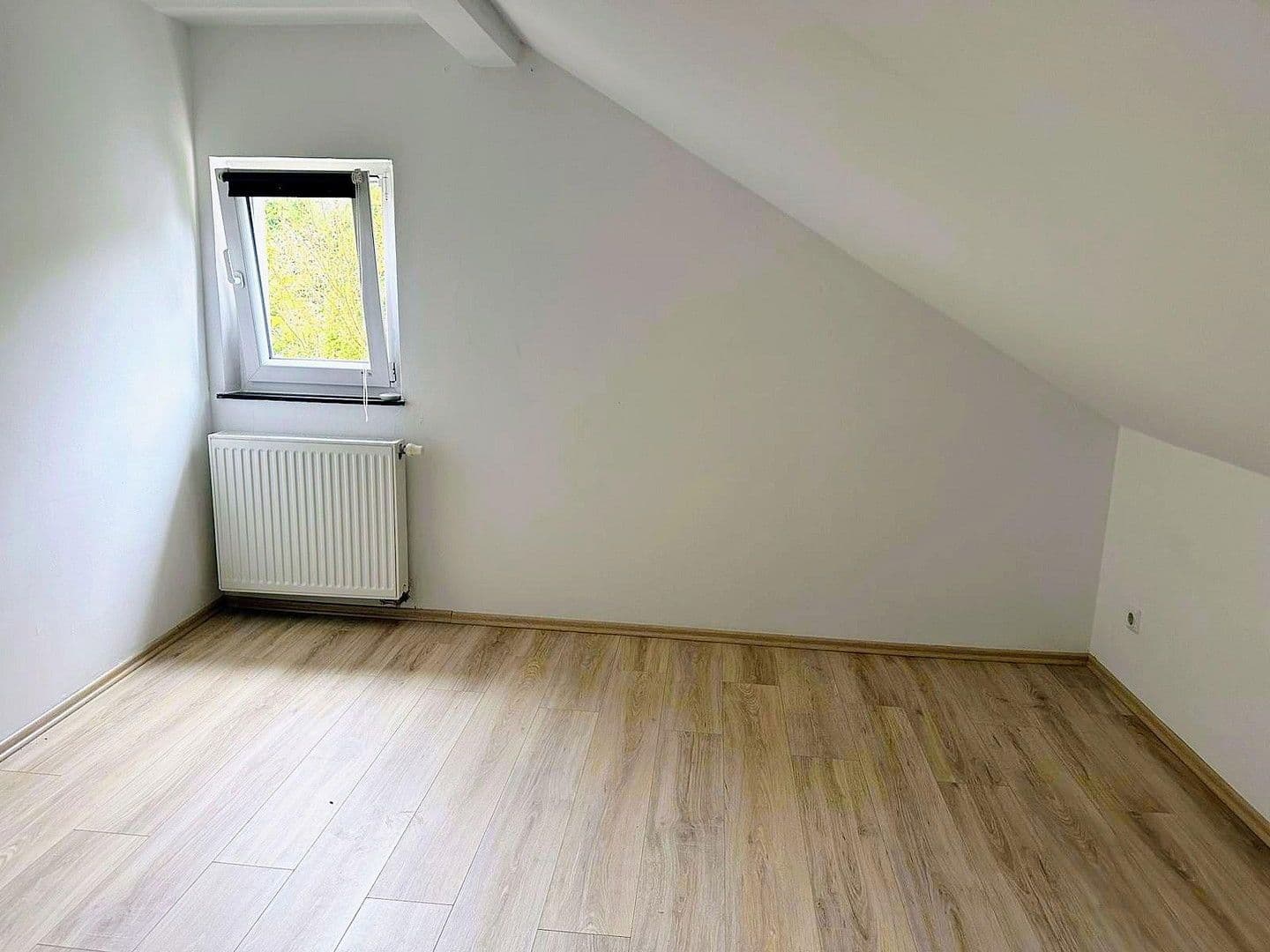 Predaj domu 300 m², pozemek 1.361 m², Alte Hohl 3, Kaiserslautern-Erlenbach, Porýnie-Falcko Predaj domu 300 m², pozemek 1.361 m², Alte Hohl 3, Kaiserslautern-Erlenbach, Porýnie-Falcko