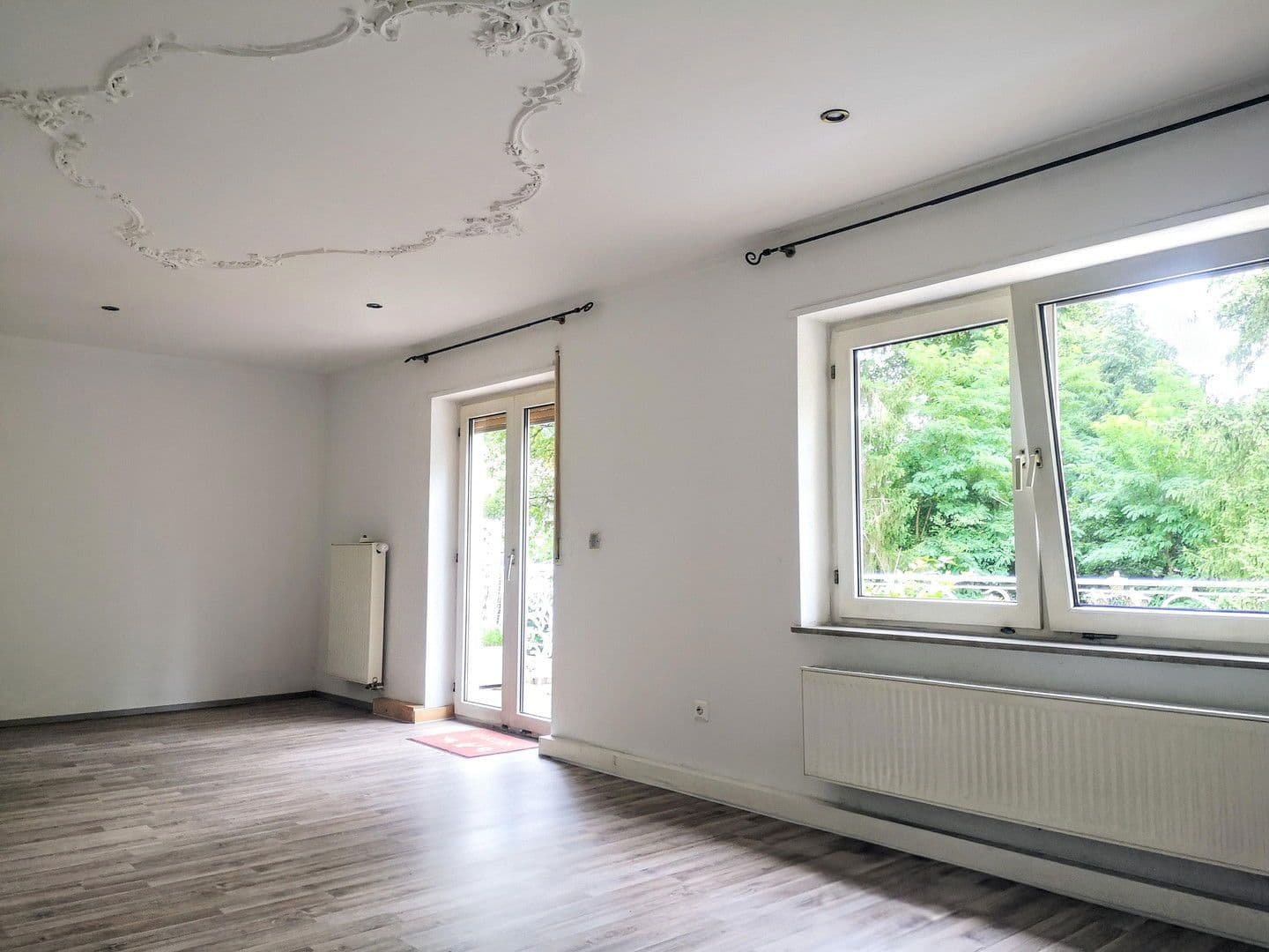 Predaj domu 300 m², pozemek 1.361 m², Alte Hohl 3, Kaiserslautern-Erlenbach, Porýnie-Falcko Predaj domu 300 m², pozemek 1.361 m², Alte Hohl 3, Kaiserslautern-Erlenbach, Porýnie-Falcko