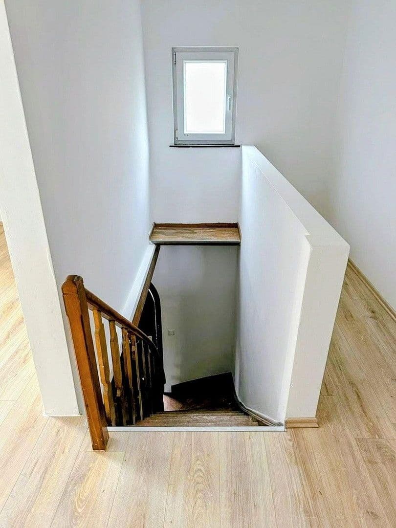 Predaj domu 300 m², pozemek 1.361 m², Alte Hohl 3, Kaiserslautern-Erlenbach, Porýnie-Falcko Predaj domu 300 m², pozemek 1.361 m², Alte Hohl 3, Kaiserslautern-Erlenbach, Porýnie-Falcko