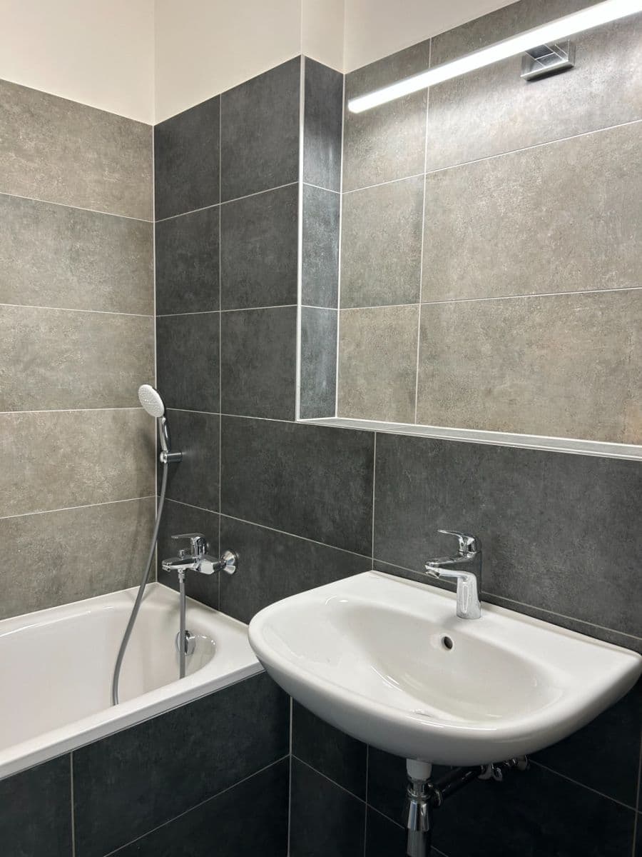 Prenájom bytu 2-izbový 55 m², Jordánská, Praha, Praha Prenájom bytu 2-izbový 55 m², Jordánská, Praha, Praha