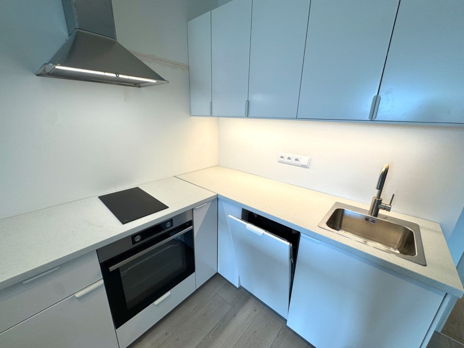 Prenájom bytu 1-izbový 35 m², Poděbradská, Praha, Praha Prenájom bytu 1-izbový 35 m², Poděbradská, Praha, Praha