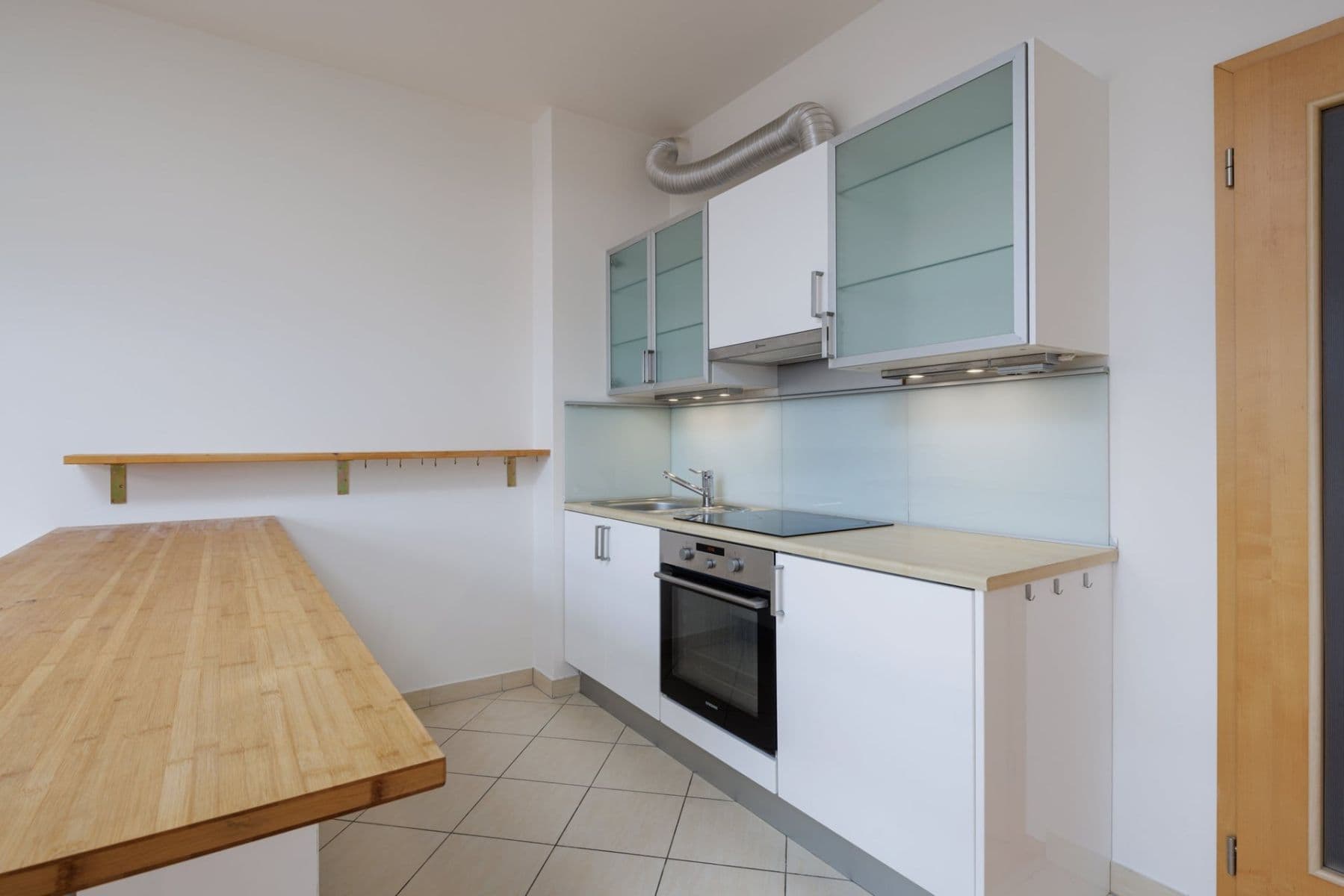 Prenájom bytu 1-izbový 32 m², Mattioliho, Praha, Praha Prenájom bytu 1-izbový 32 m², Mattioliho, Praha, Praha