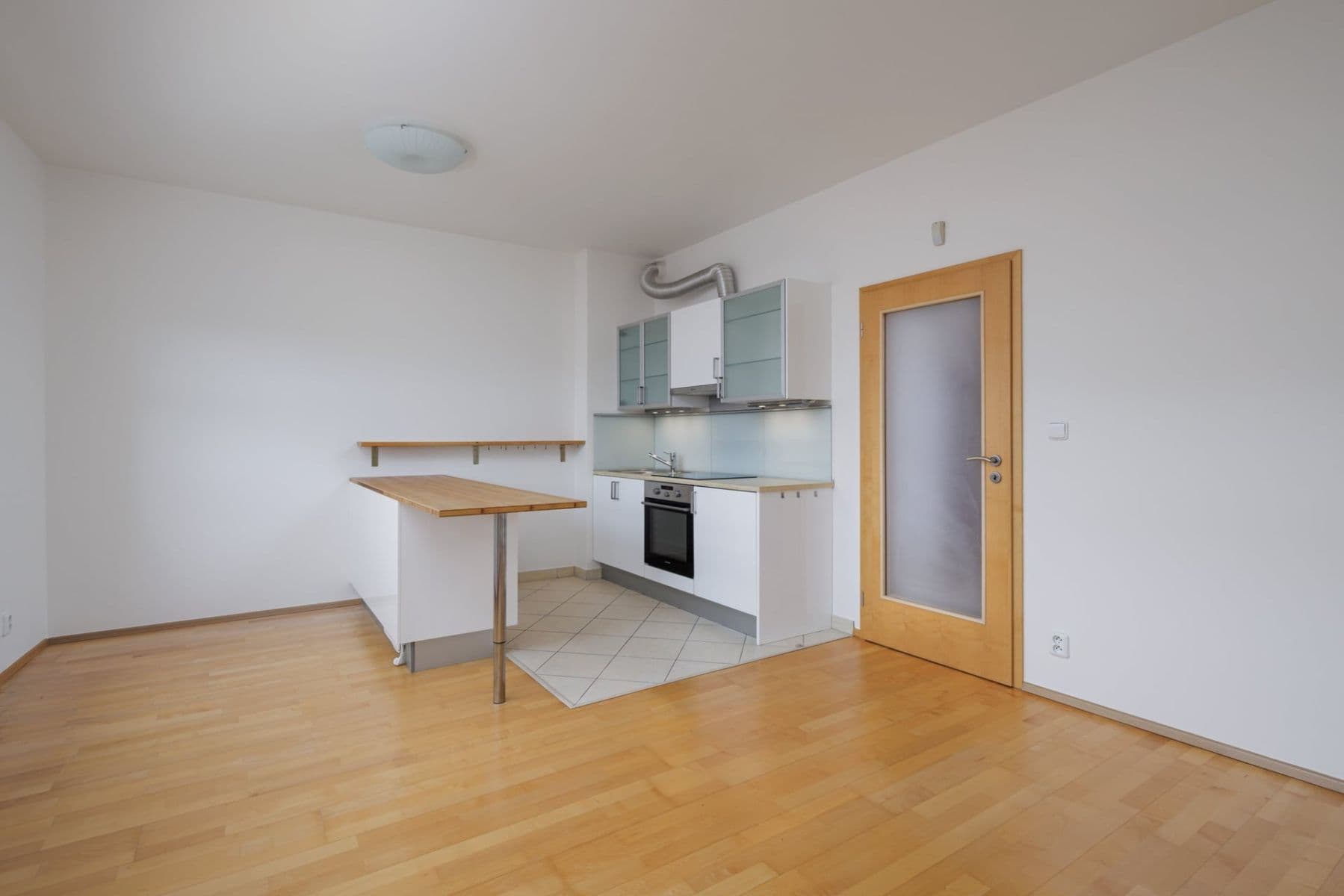 Prenájom bytu 1-izbový 32 m², Mattioliho, Praha, Praha Prenájom bytu 1-izbový 32 m², Mattioliho, Praha, Praha