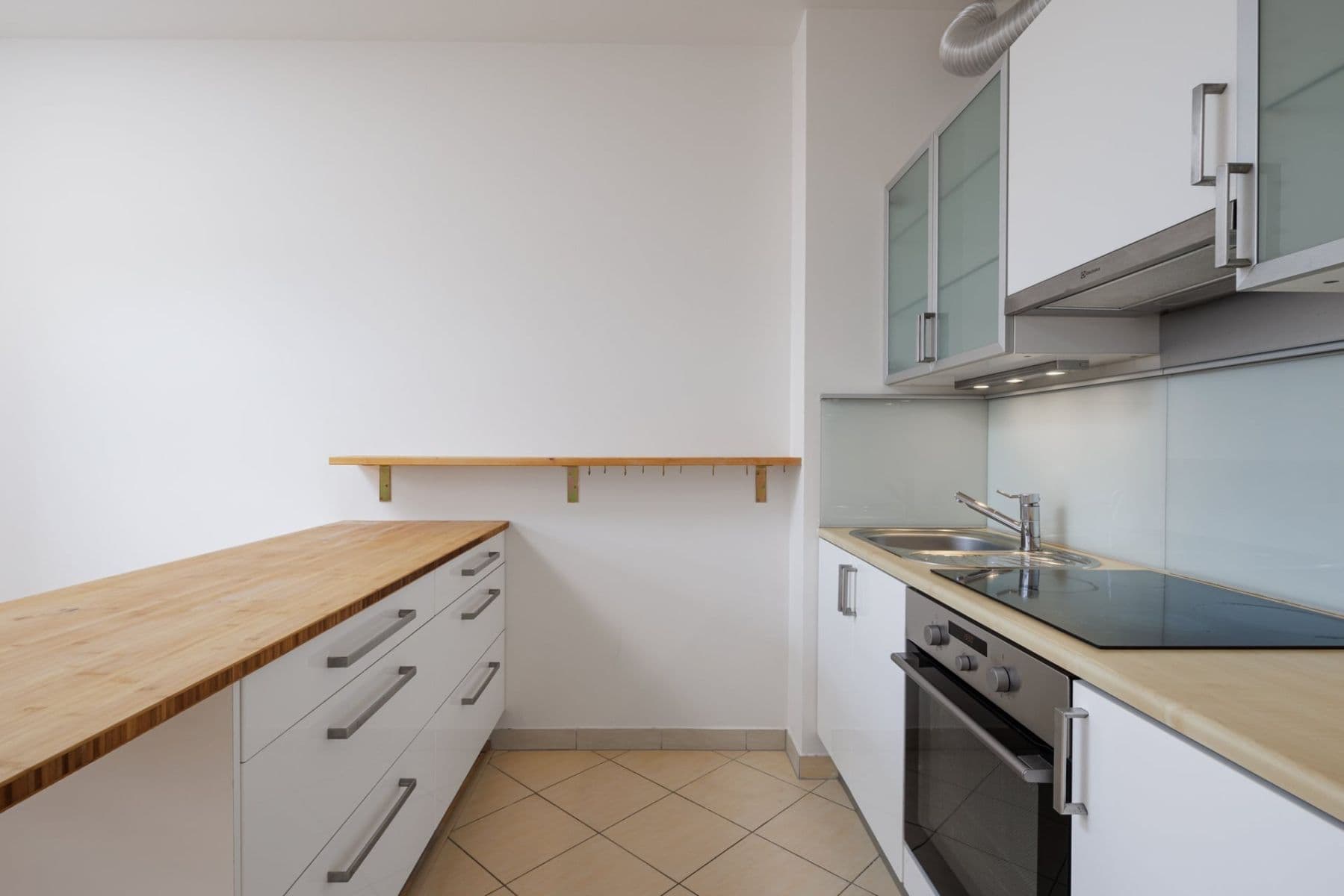 Prenájom bytu 1-izbový 32 m², Mattioliho, Praha, Praha Prenájom bytu 1-izbový 32 m², Mattioliho, Praha, Praha