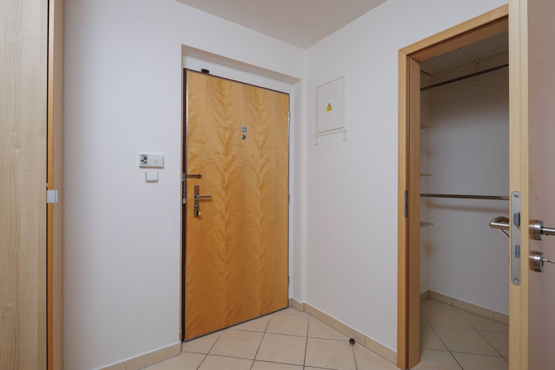 Prenájom bytu 1-izbový 32 m², Mattioliho, Praha, Praha Prenájom bytu 1-izbový 32 m², Mattioliho, Praha, Praha