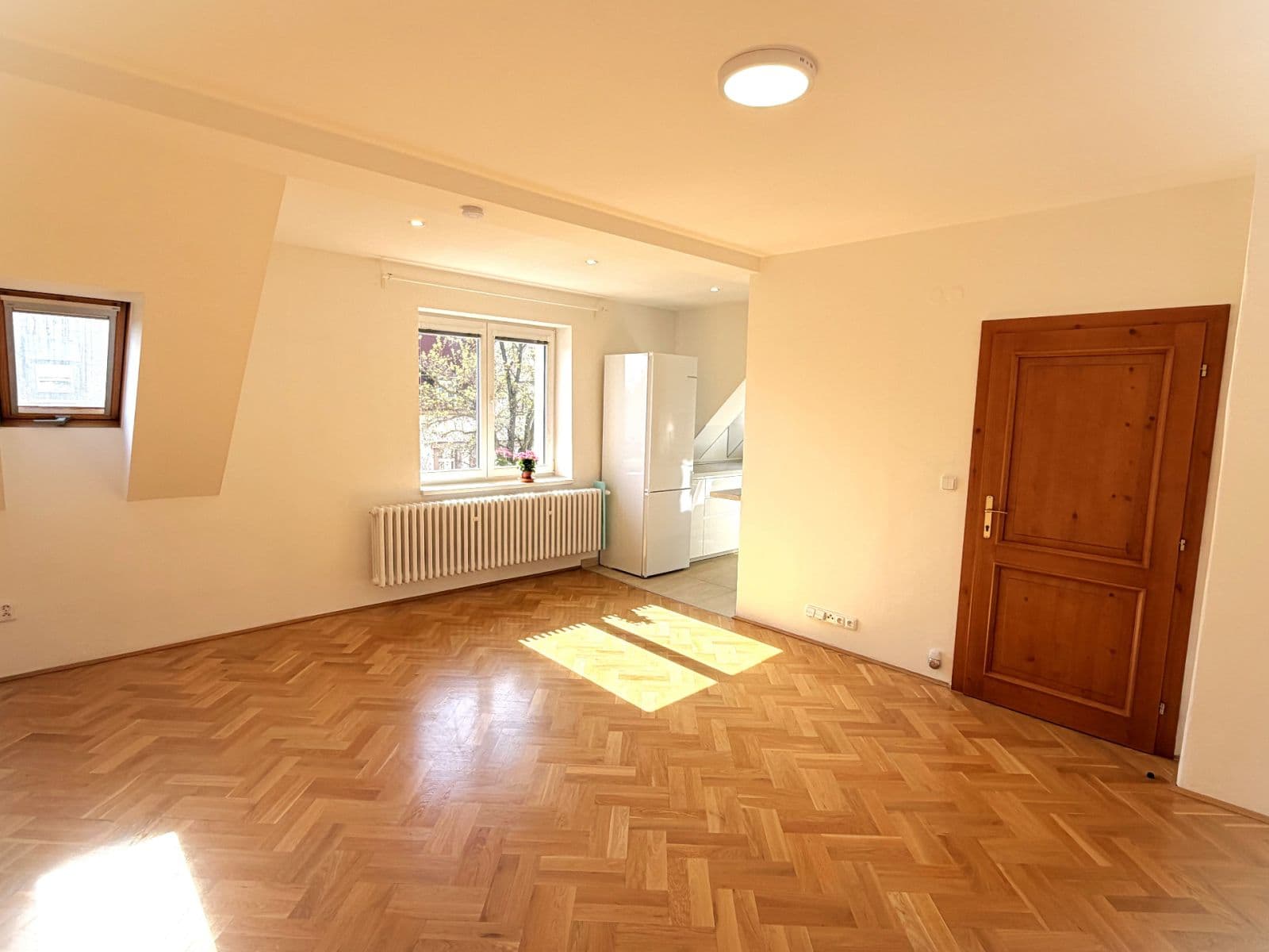 Prenájom bytu 3-izbový 95 m², Na Pískách, Praha, Praha Prenájom bytu 3-izbový 95 m², Na Pískách, Praha, Praha