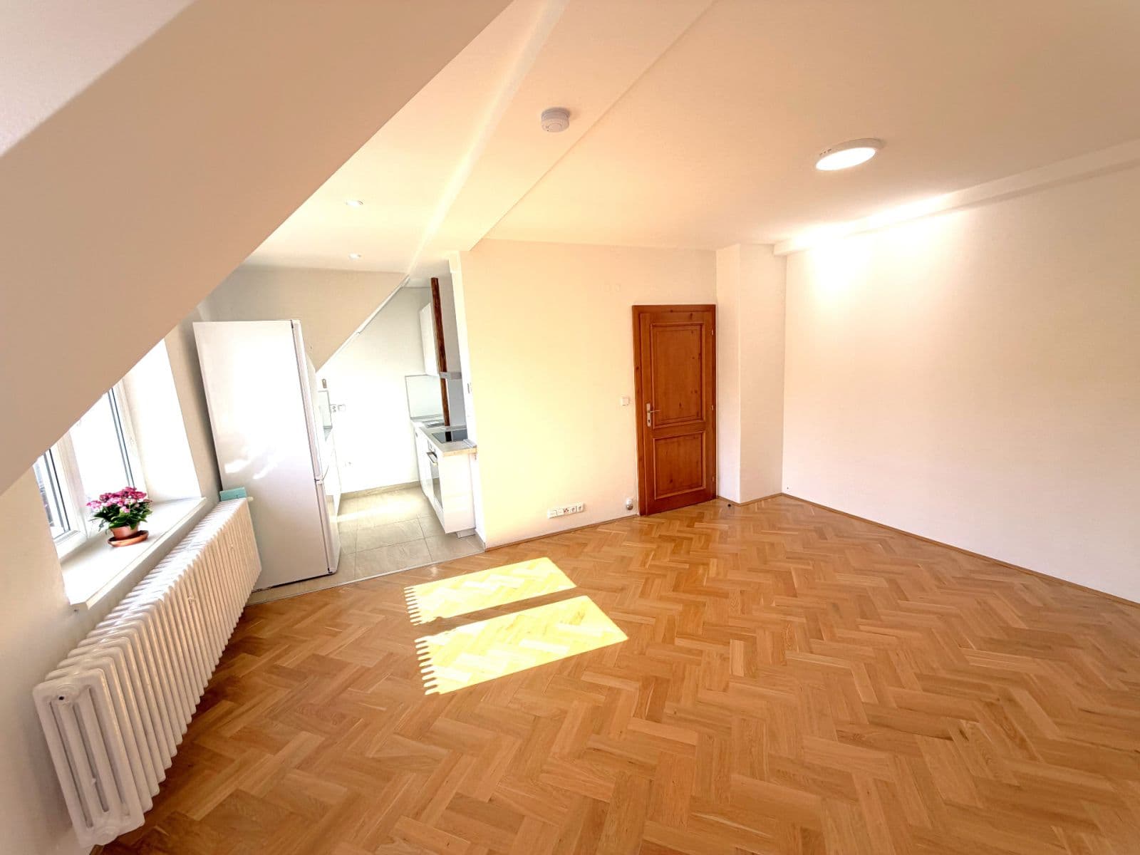 Prenájom bytu 3-izbový 95 m², Na Pískách, Praha, Praha Prenájom bytu 3-izbový 95 m², Na Pískách, Praha, Praha