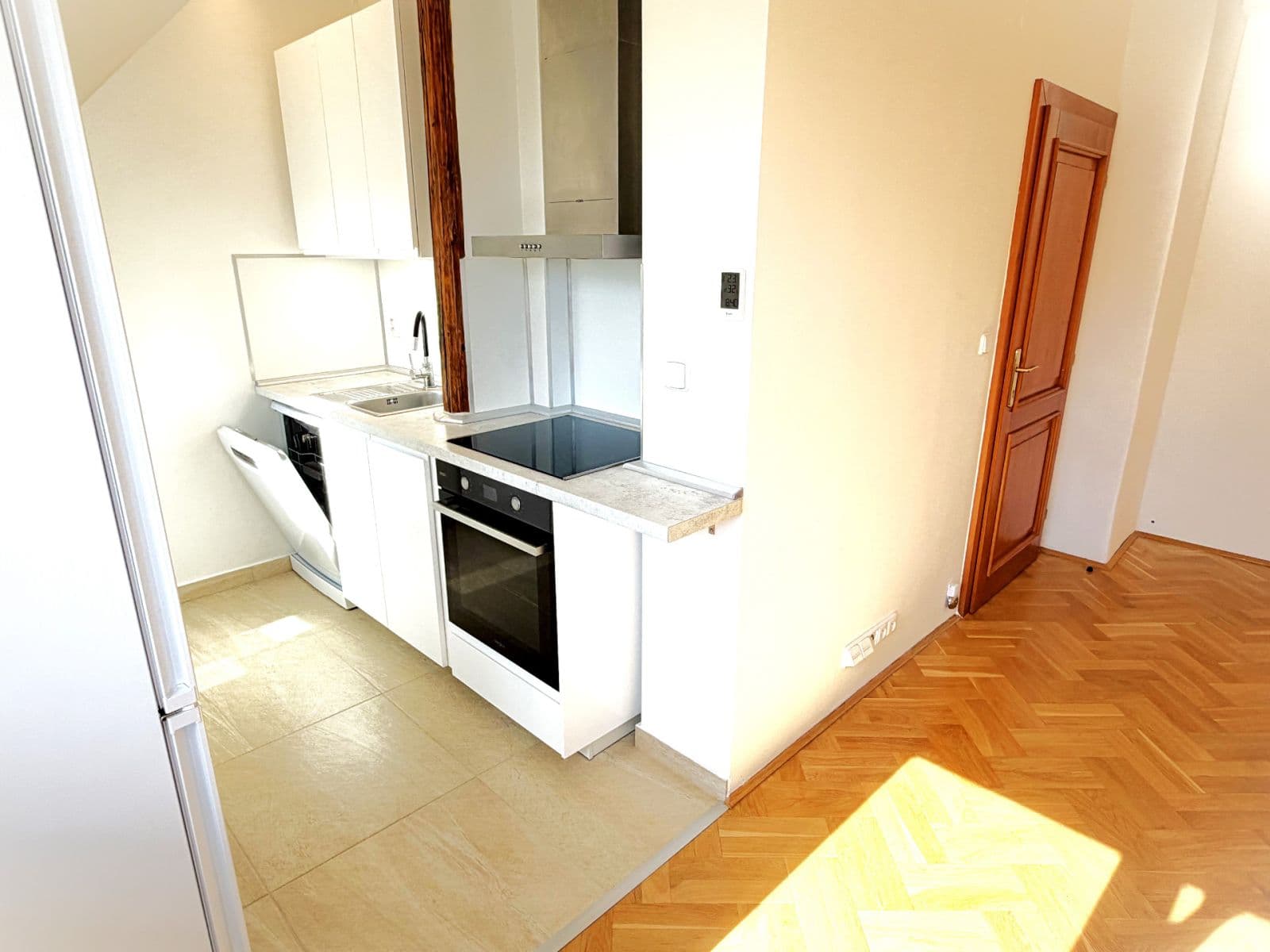 Prenájom bytu 3-izbový 95 m², Na Pískách, Praha, Praha Prenájom bytu 3-izbový 95 m², Na Pískách, Praha, Praha
