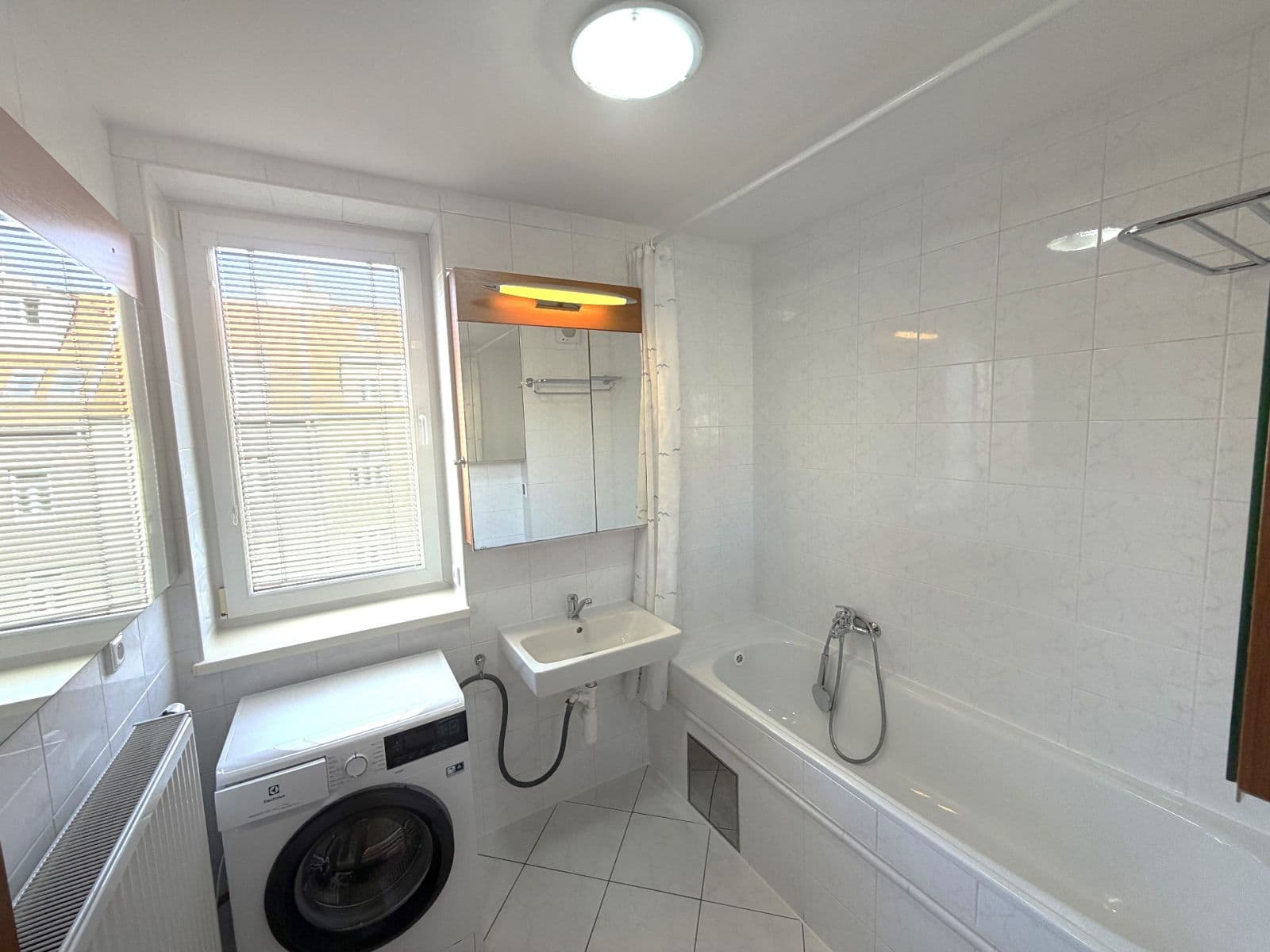 Prenájom bytu 3-izbový 95 m², Na Pískách, Praha, Praha Prenájom bytu 3-izbový 95 m², Na Pískách, Praha, Praha