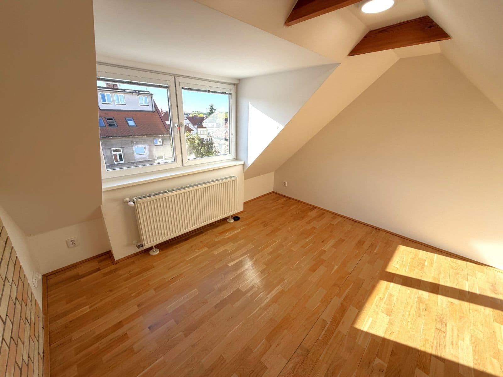 Prenájom bytu 3-izbový 95 m², Na Pískách, Praha, Praha Prenájom bytu 3-izbový 95 m², Na Pískách, Praha, Praha