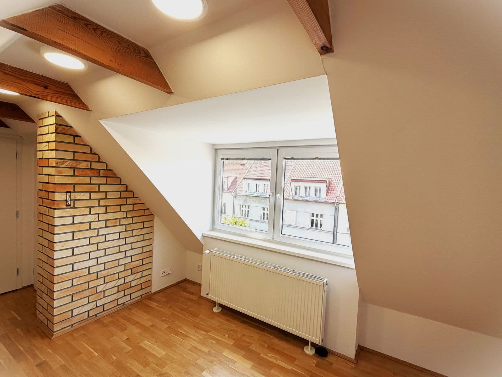 Prenájom bytu 3-izbový 95 m², Na Pískách, Praha, Praha Prenájom bytu 3-izbový 95 m², Na Pískách, Praha, Praha