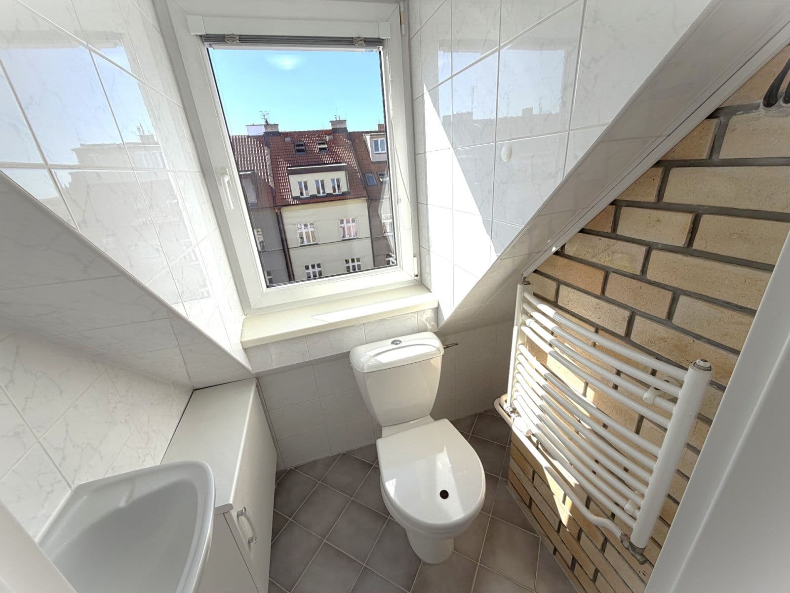 Prenájom bytu 3-izbový 95 m², Na Pískách, Praha, Praha Prenájom bytu 3-izbový 95 m², Na Pískách, Praha, Praha
