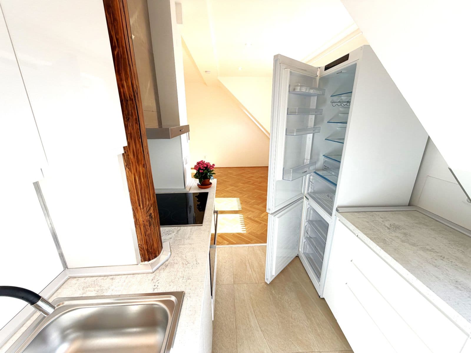 Prenájom bytu 3-izbový 95 m², Na Pískách, Praha, Praha Prenájom bytu 3-izbový 95 m², Na Pískách, Praha, Praha