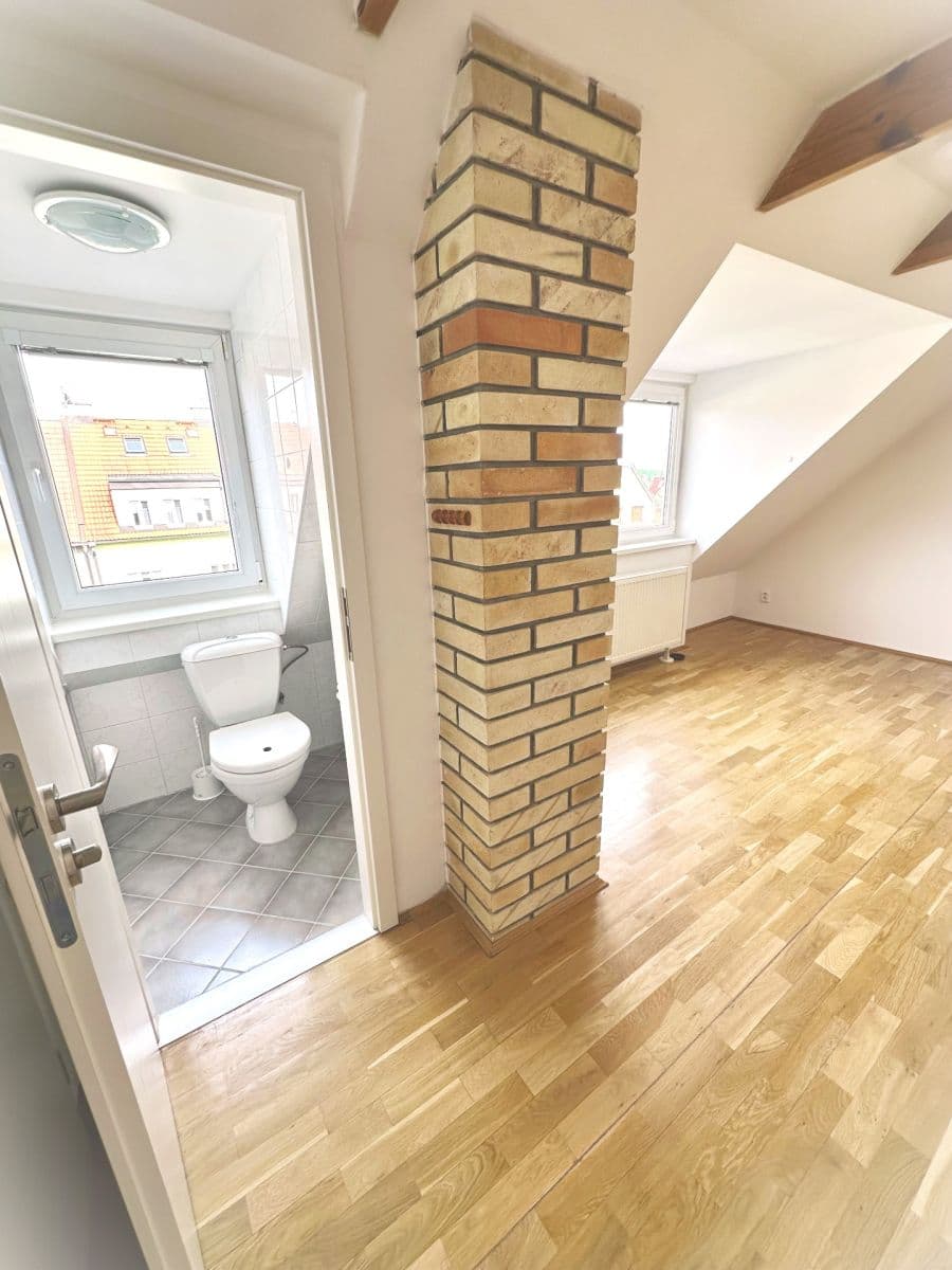 Prenájom bytu 3-izbový 76 m², Na Pískách, Praha, Praha Prenájom bytu 3-izbový 76 m², Na Pískách, Praha, Praha