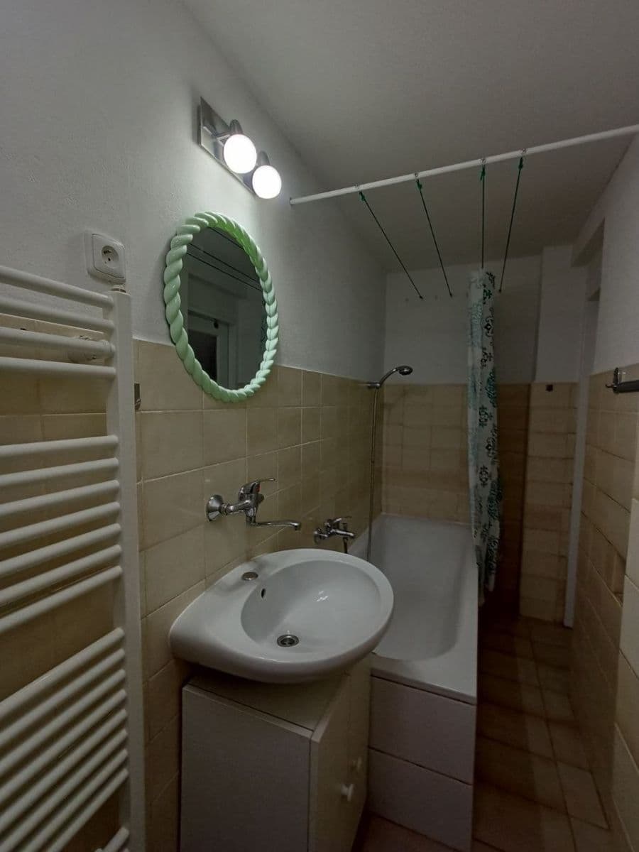 Prenájom bytu 1-izbový 43 m², U Vápenice, Praha, Praha Prenájom bytu 1-izbový 43 m², U Vápenice, Praha, Praha