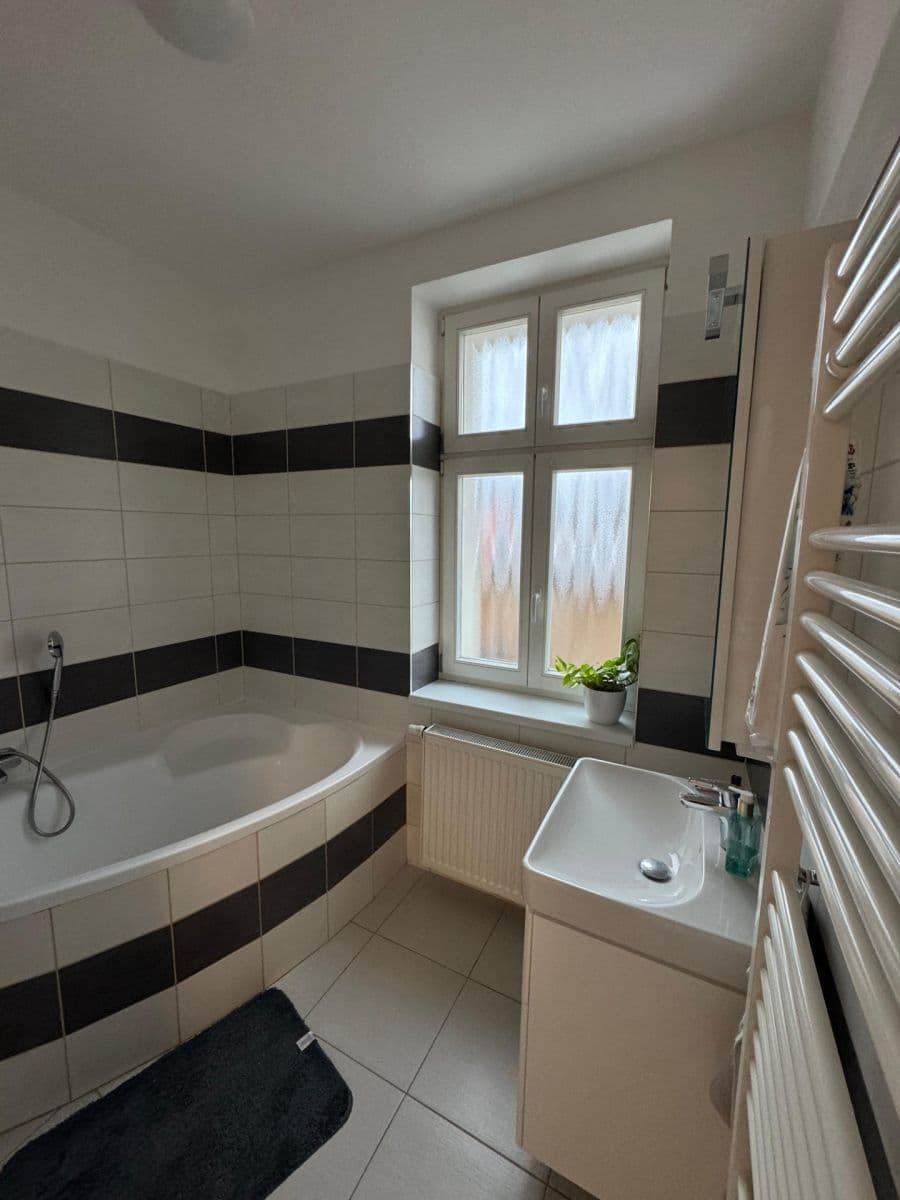 Prenájom bytu 3-izbový 86 m², Emy Destinové, Ústí nad Labem, Ústecký kraj Prenájom bytu 3-izbový 86 m², Emy Destinové, Ústí nad Labem, Ústecký kraj