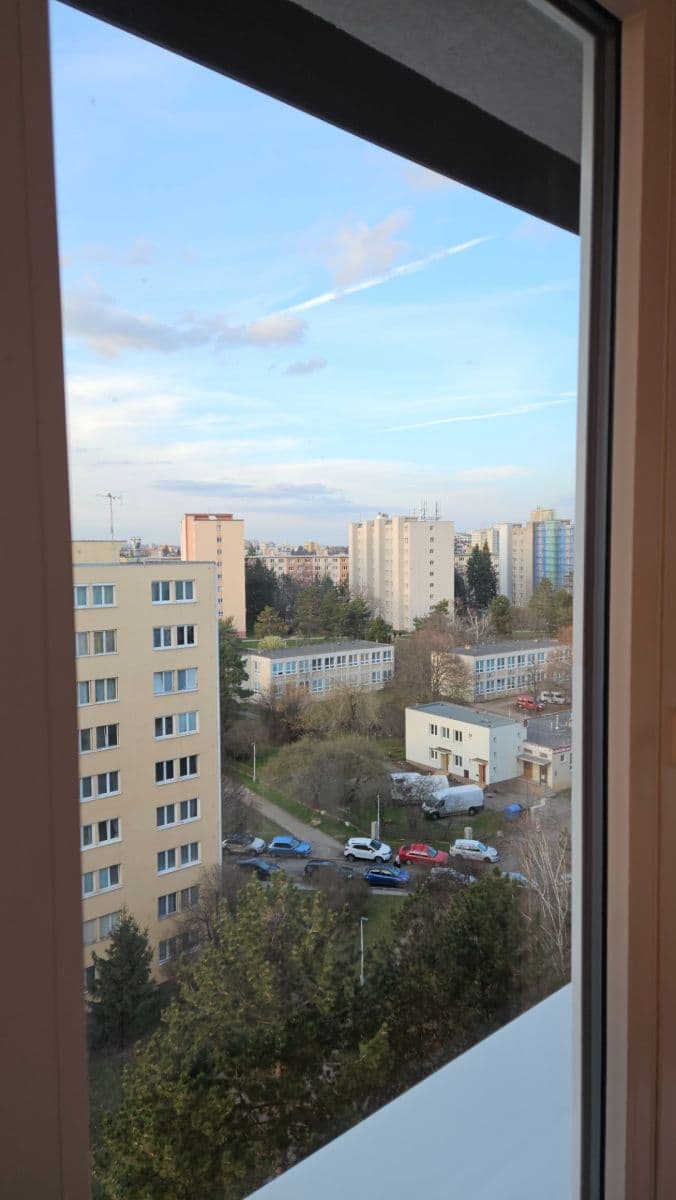 Prenájom bytu 4-izbový 78 m², Hrusická, Praha, Praha Prenájom bytu 4-izbový 78 m², Hrusická, Praha, Praha