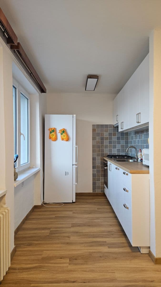 Prenájom bytu 4-izbový 78 m², Hrusická, Praha, Praha Prenájom bytu 4-izbový 78 m², Hrusická, Praha, Praha