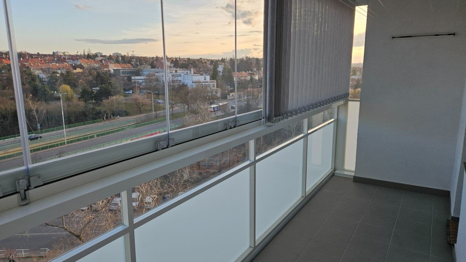 Prenájom bytu 4-izbový 78 m², Hrusická, Praha, Praha Prenájom bytu 4-izbový 78 m², Hrusická, Praha, Praha