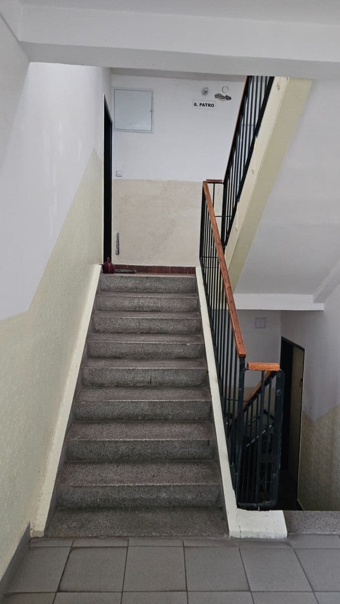 Prenájom bytu 4-izbový 78 m², Hrusická, Praha, Praha Prenájom bytu 4-izbový 78 m², Hrusická, Praha, Praha