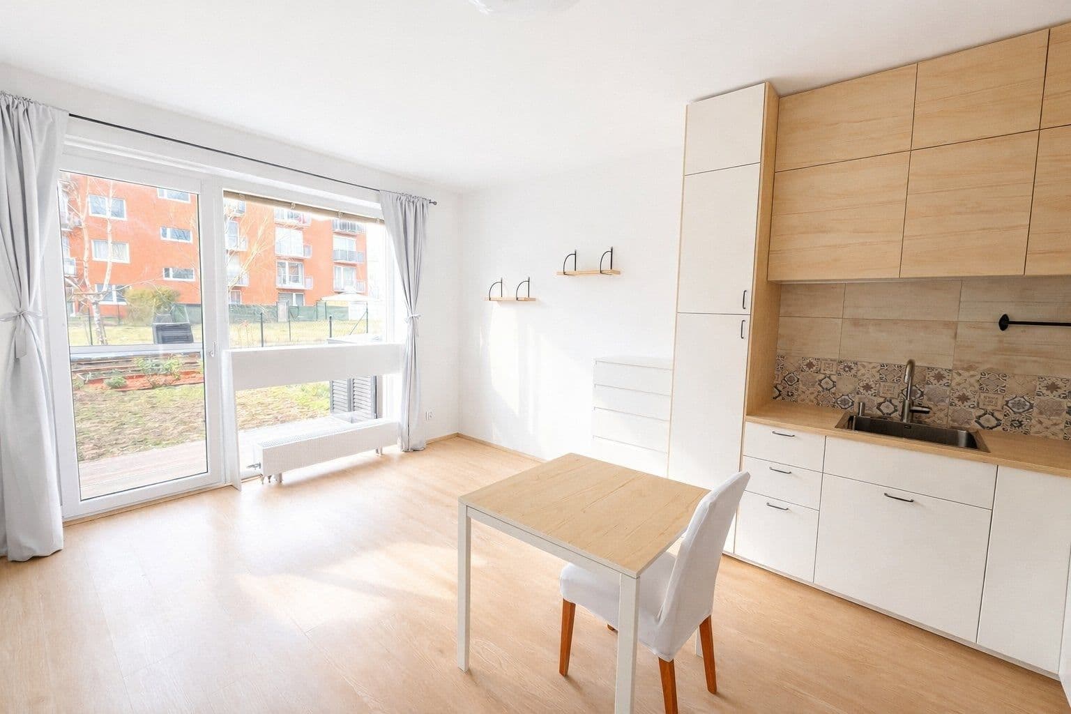 Prenájom bytu 1-izbový 30 m², Ovesná, Hostivice, Středočeský kraj Prenájom bytu 1-izbový 30 m², Ovesná, Hostivice, Středočeský kraj