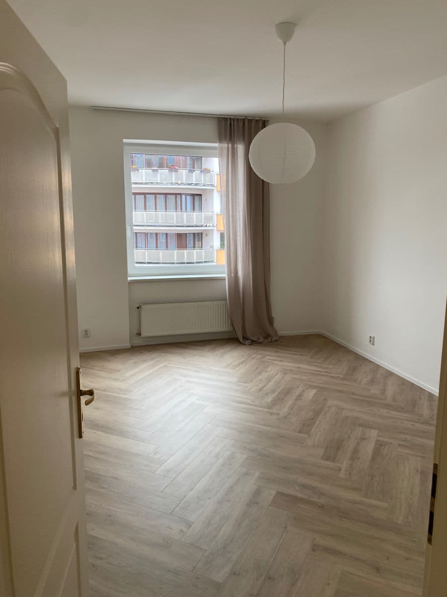 Prenájom bytu 3-izbový 100 m², U Kříže, Praha, Praha Prenájom bytu 3-izbový 100 m², U Kříže, Praha, Praha