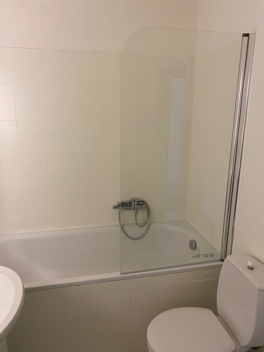 Prenájom bytu 3-izbový 100 m², U Kříže, Praha, Praha Prenájom bytu 3-izbový 100 m², U Kříže, Praha, Praha